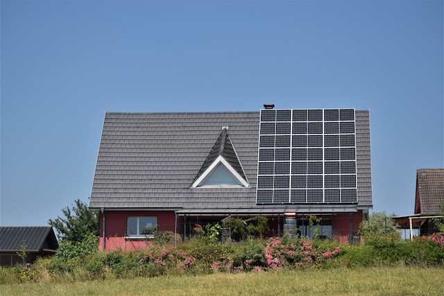 5 Myths About Solar Panels Debunked — Don’t Believe Everything You Hear!