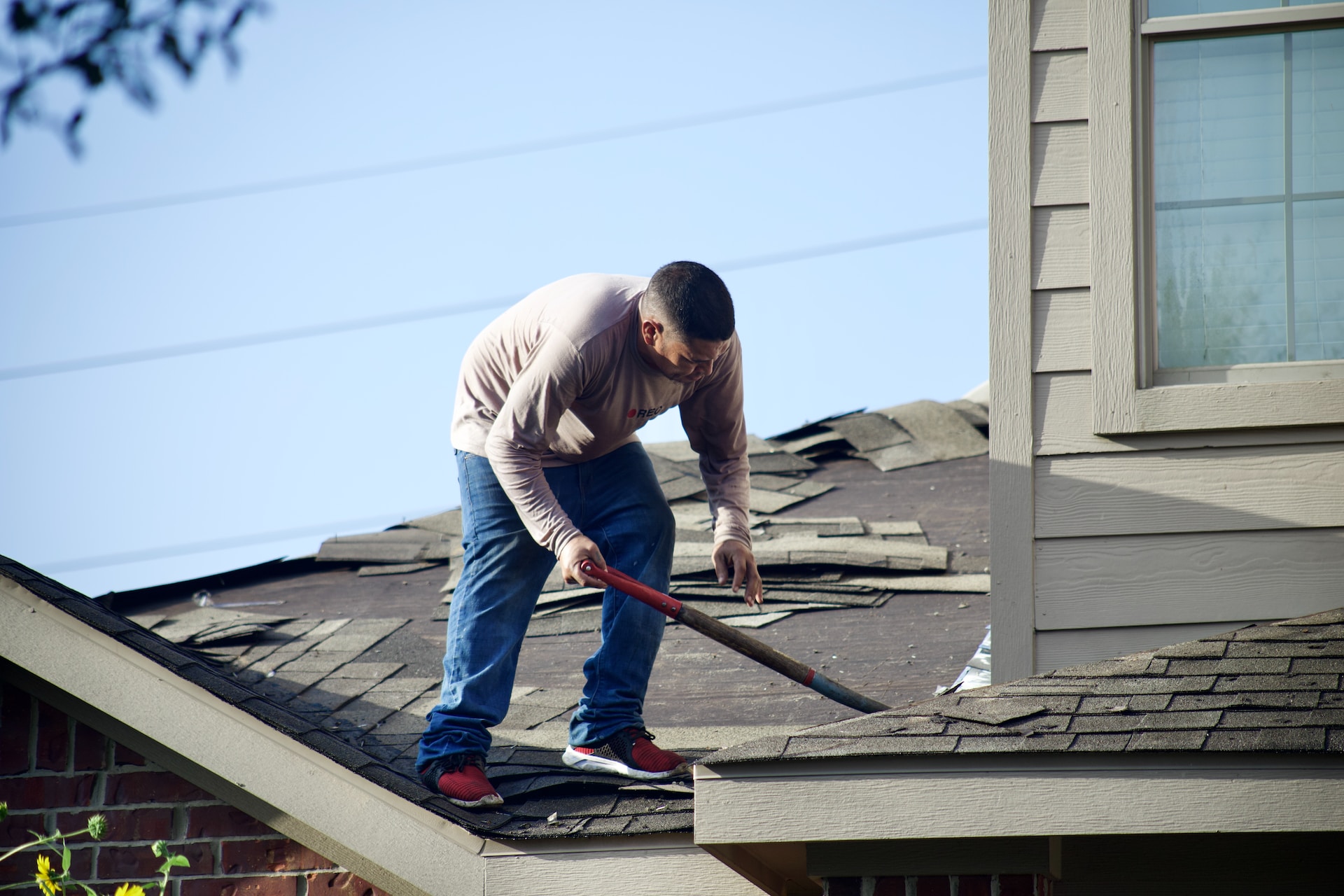 Roof Leak Detection 101: How to Identify and Resolve Roofing Problems
